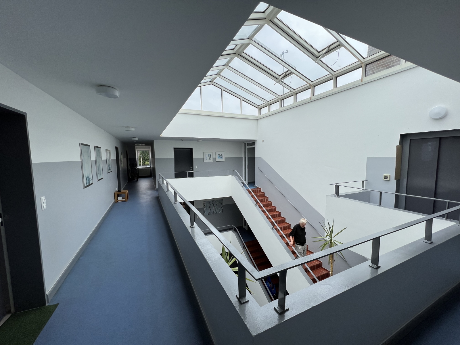 Wohnanlage Flur Dachgeschoss richtung Treppe